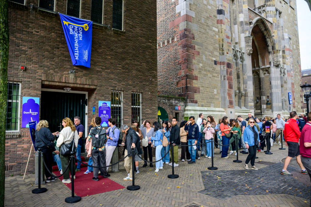 Rij voor de Dom